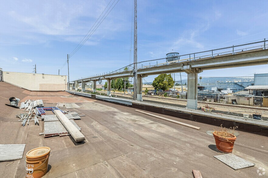 More Photos Of 4933 San Leandro St, Oakland Warehouse For Lease
