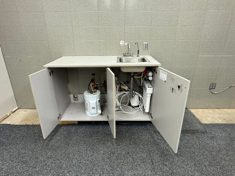 More Photos Of 1313 N Wood Ave, Florence Freestanding For Sale