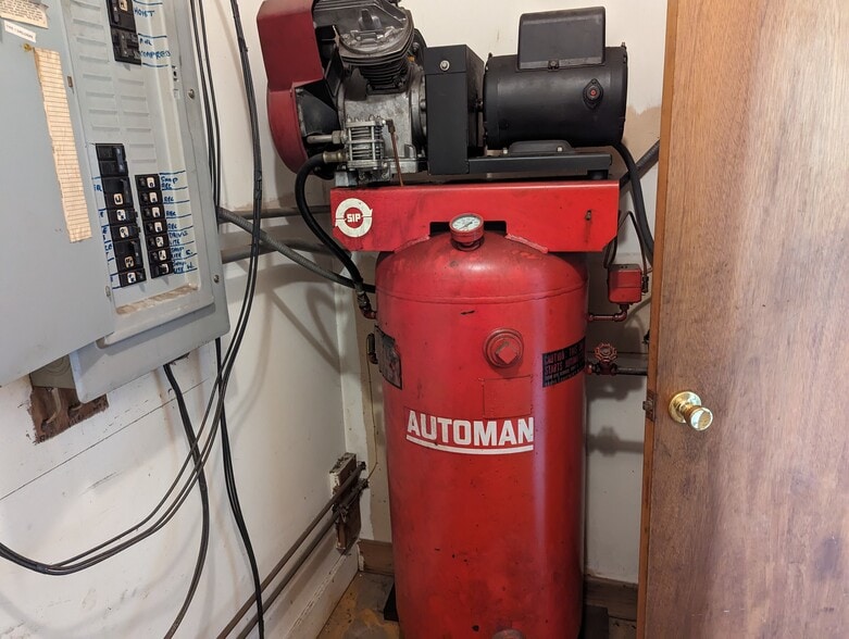 More Photos Of 1576 Ridge Rd, Webster Auto Repair For Sale