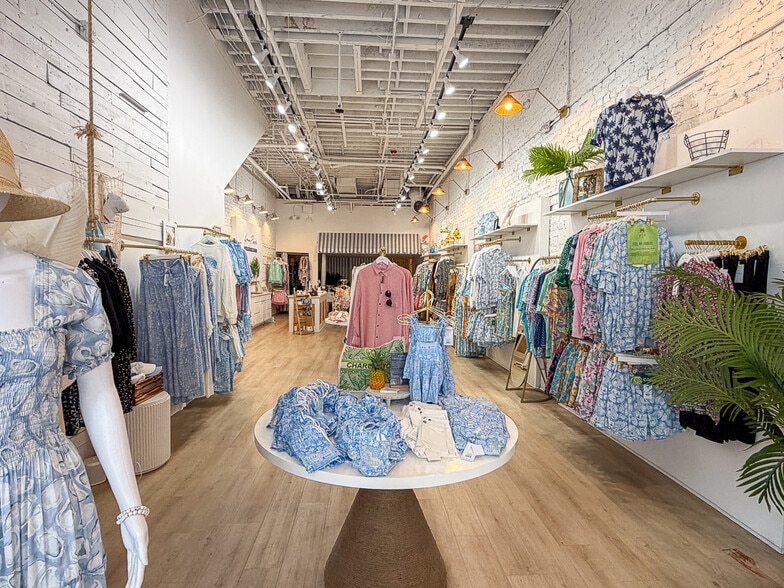 More Photos Of 345 King St, Charleston Storefront Retail Office For Lease