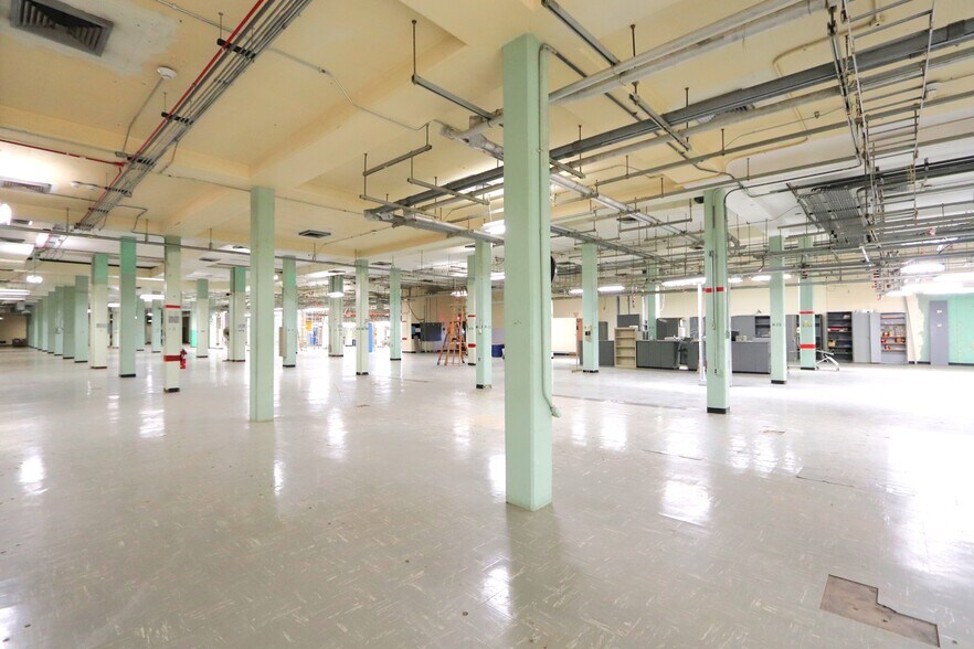 More Photos Of 2869 N 3501st Rd, Seneca Manufacturing For Sale