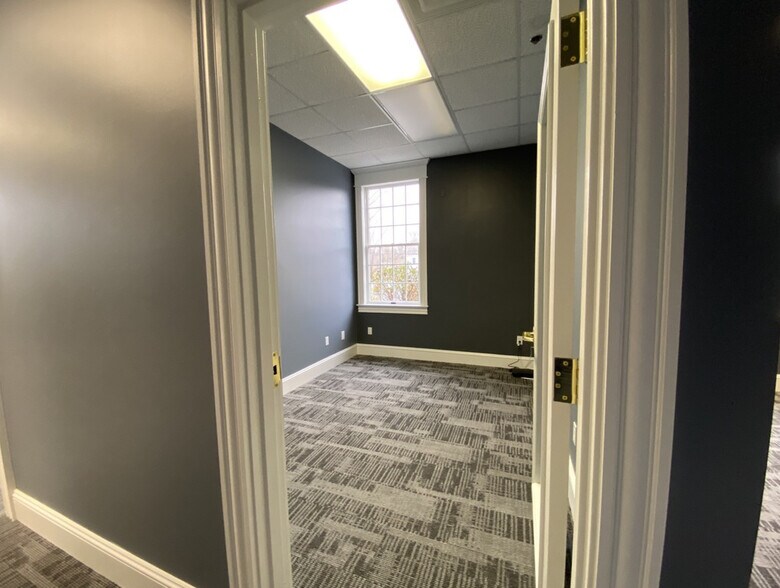 More Photos Of 231 Chief Justice Cushing Hwy, Cohasset Office For Lease