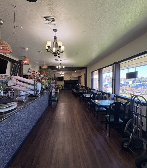 More Photos Of 3400 River Rd N, Salem Restaurant For Lease