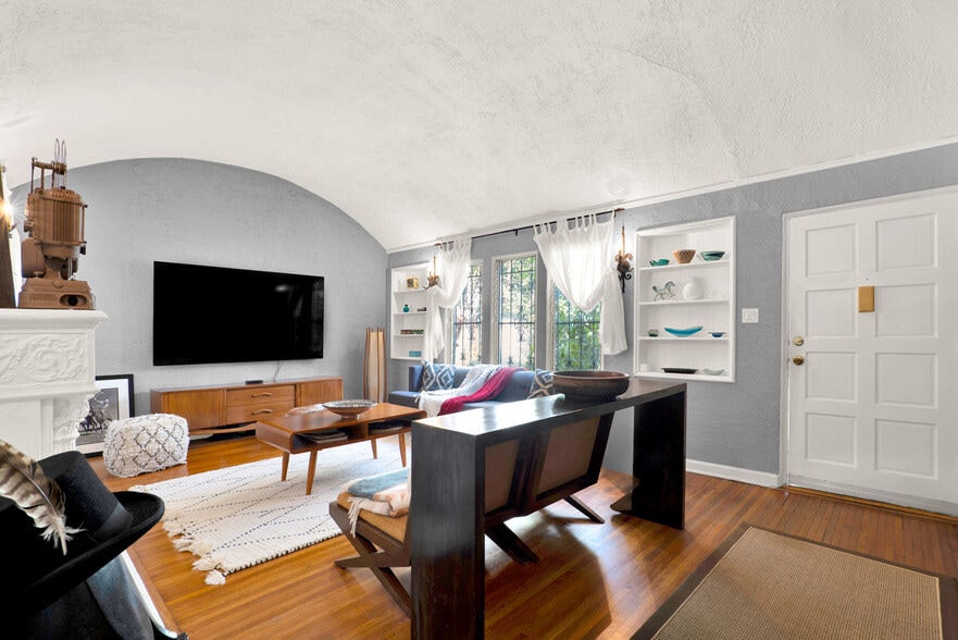 More Photos Of 811 N Citrus Ave, Los Angeles Multifamily For Sale