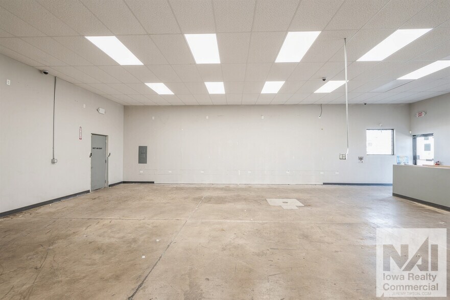 More Photos Of 820 Robins Rd, Hiawatha General Retail For Lease