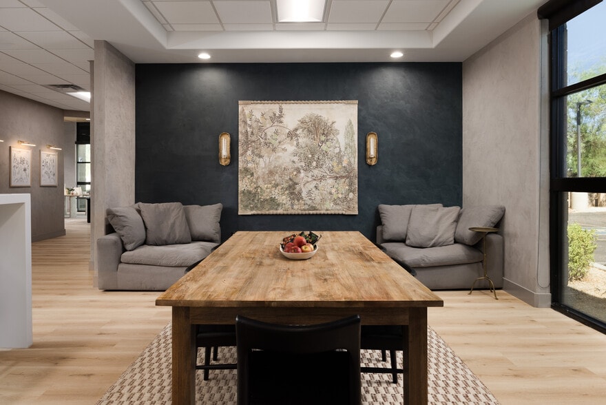 More Photos Of 4505 E Broadway Rd, Phoenix Light Manufacturing For Sale