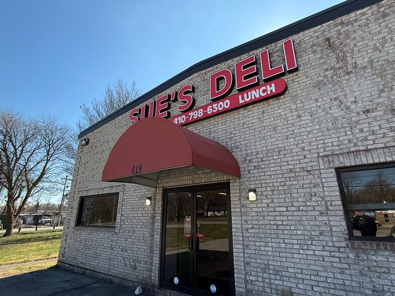 More Photos Of 619 Central Ave E, Edgewater Restaurant For Lease