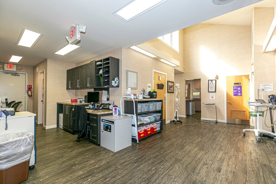 More Photos Of 986-990 Sunrise Hwy, Babylon Medical For Sale
