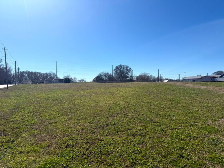 More Photos Of 878 E Broadway St, Griffin Industrial For Lease