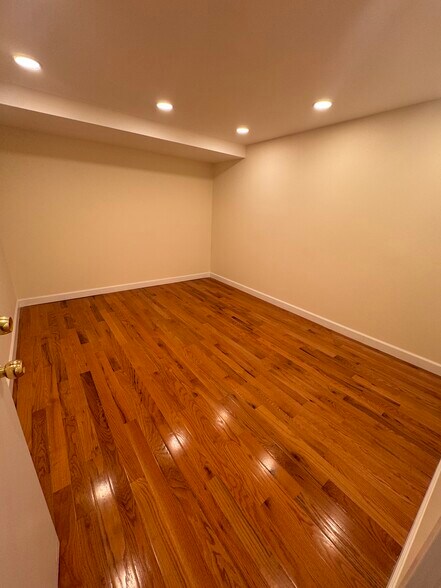 More Photos Of 13332 41st Rd, Flushing Medical For Lease