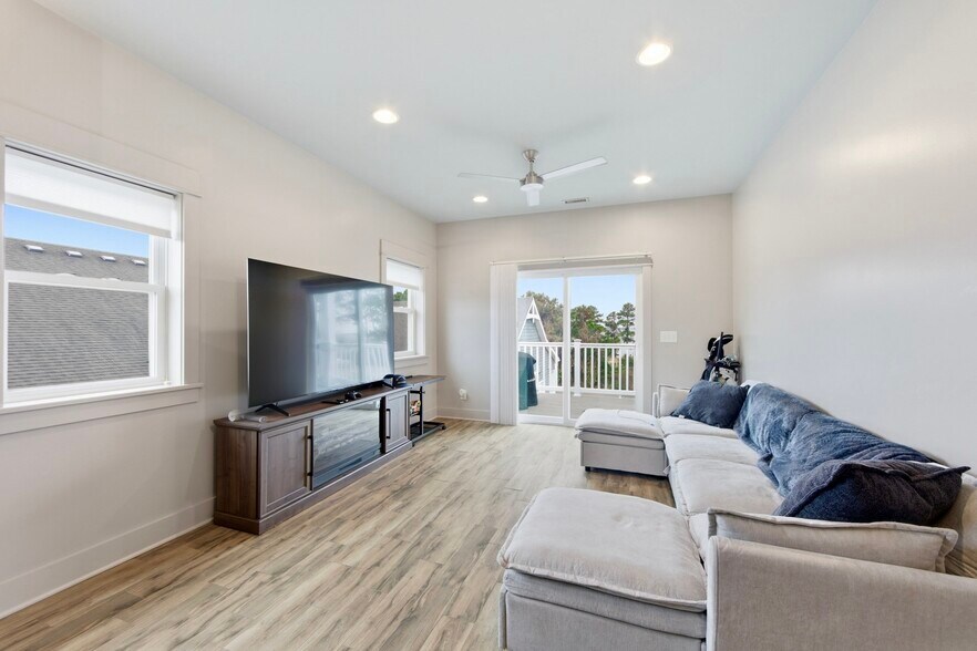 More Photos Of 6475 N Croatan Hwy, Kitty Hawk Office Residential For Sale