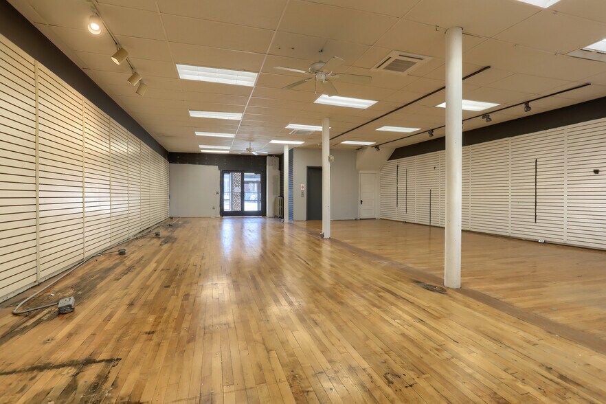 More Photos Of 19 W Market St, Jonestown Storefront Retail Office For Lease