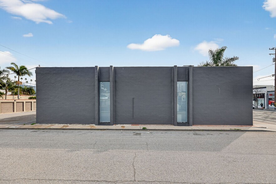 More Photos Of 1895 E Main St, Ventura General Retail For Sale