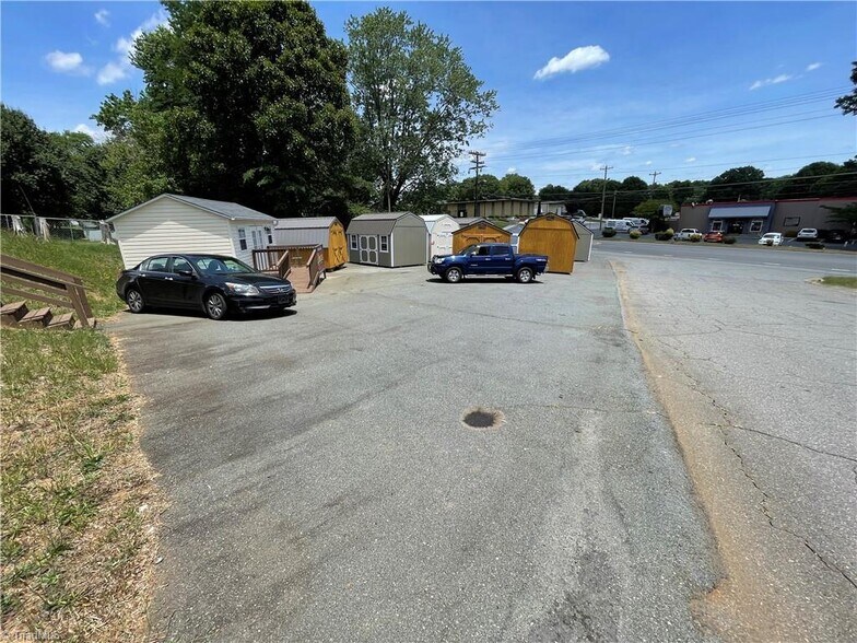 More Photos Of 302 S Main St, King Showroom For Sale