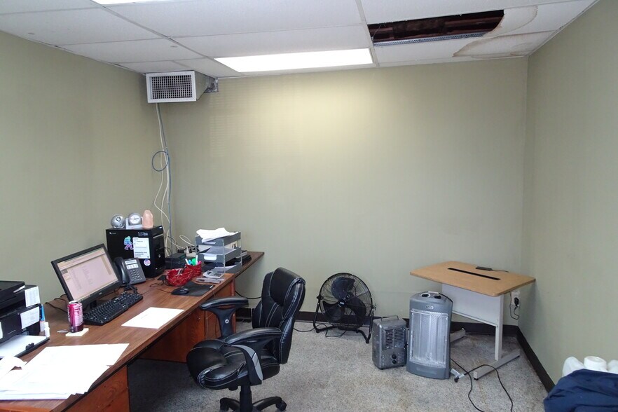 More Photos Of 4820 Rozzelles Ferry Rd, Charlotte Manufacturing For Lease