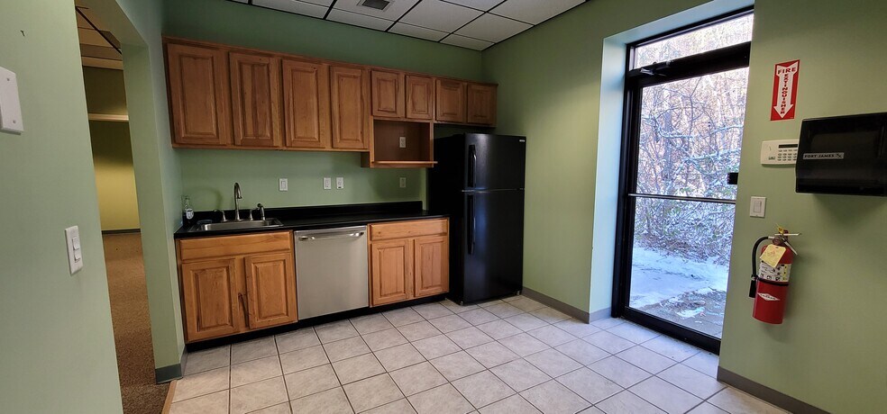 More Photos Of 70 Zachary Rd, Manchester Research And Development For Lease