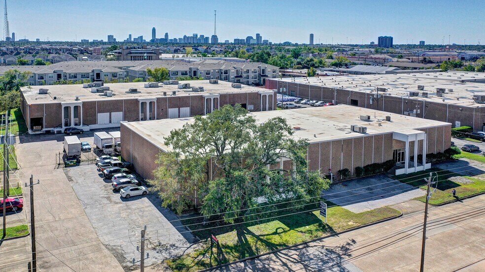 More Photos Of 6855 Wynnwood Ln, Houston Industrial For Lease