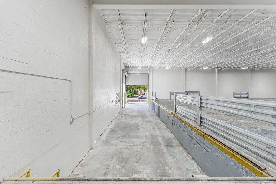More Photos Of 14525-14570 NW 26th Ave, Opa Locka Manufacturing For Lease