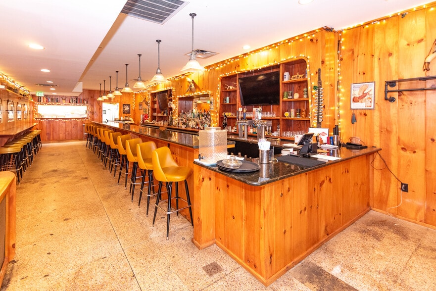 More Photos Of 5800 York Rd, Baltimore Restaurant For Sale