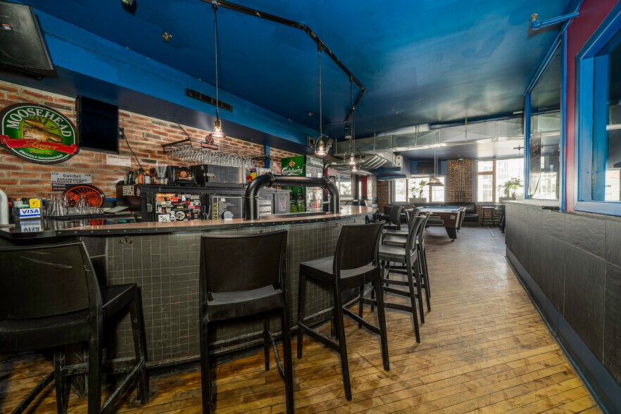 More Photos Of 291 Rue De Saint-Vallier E, Québec Office For Sale