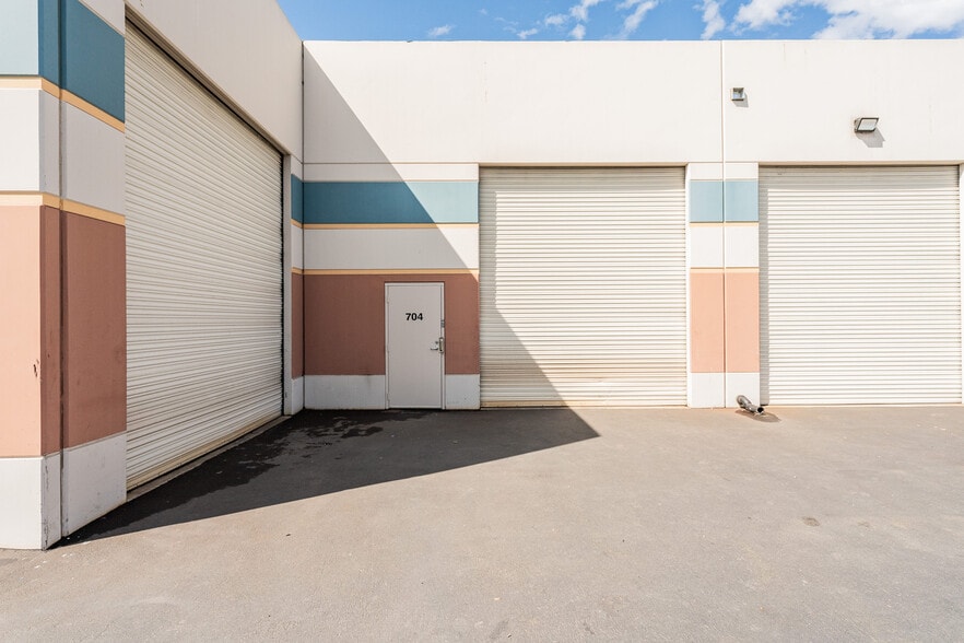 More Photos Of 1937 Goodyear Ave, Ventura Warehouse For Lease