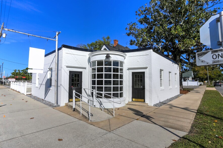 More Photos Of 700 W Garden St, Pensacola Freestanding For Lease