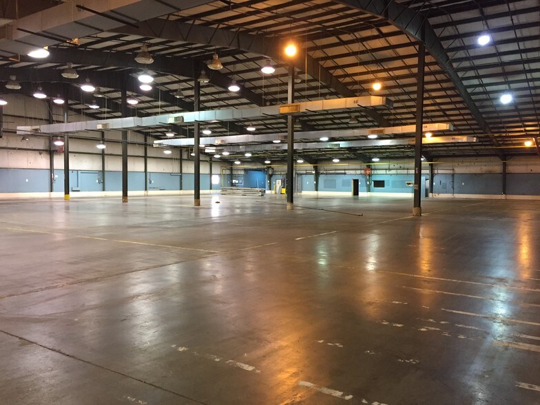 More Photos Of 1021 Clinton Industrial Park Rd, Clinton Warehouse For Lease