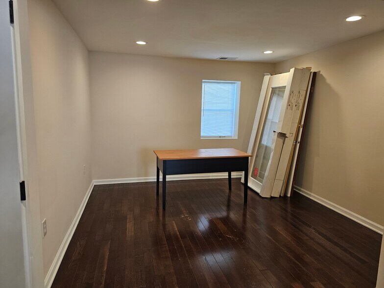 More Photos Of 27 S Royal Ave, Front Royal Medical For Lease