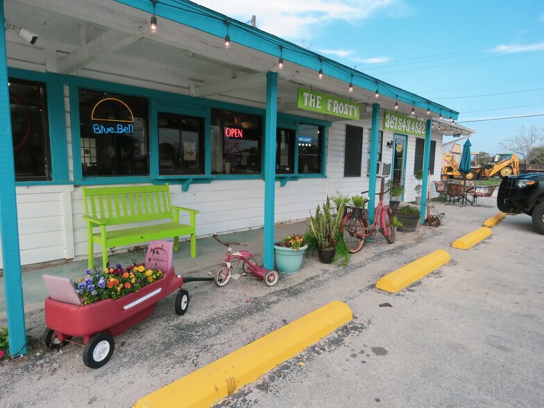 More Photos Of 809 Wood Ave, Woodsboro Restaurant For Sale