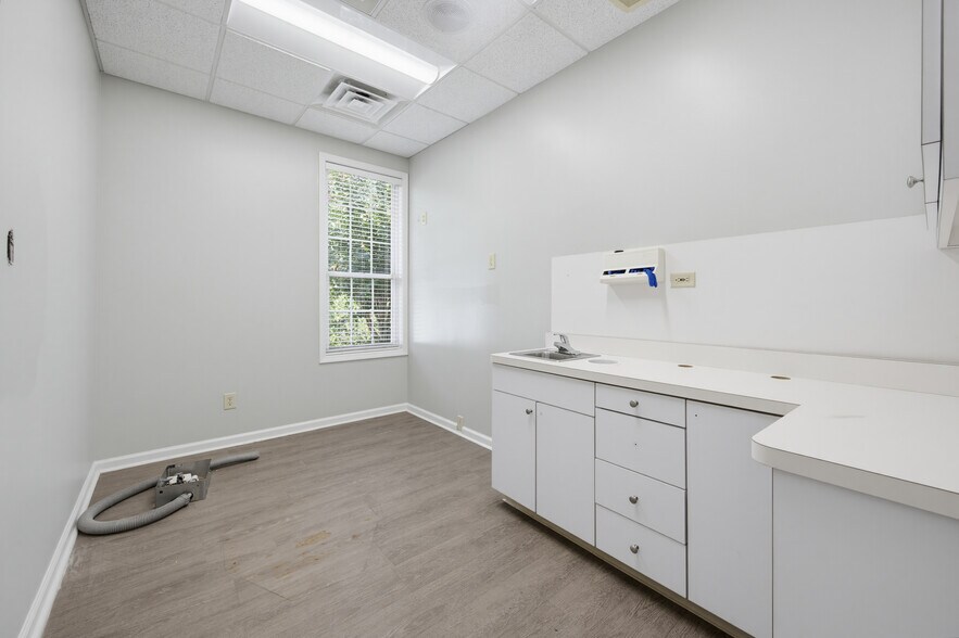 More Photos Of 129 Marble Mill Rd, Marietta Medical For Sale