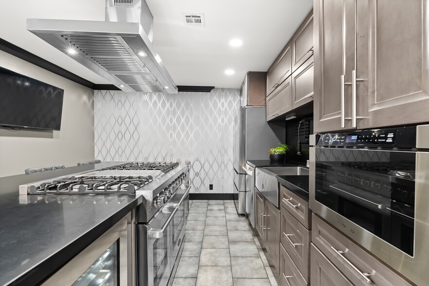 More Photos Of 2366 Main St, Ramona Office For Sale