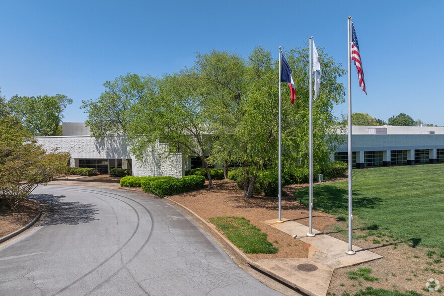 More Photos Of 1001 Cherry Dr, Braselton Warehouse For Lease