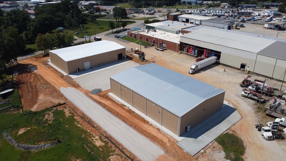 More Photos Of 700 E Fairfield Rd, Greenville Warehouse For Lease