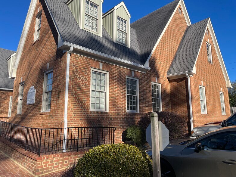 More Photos Of 7319 Martin St, Gloucester Office For Sale