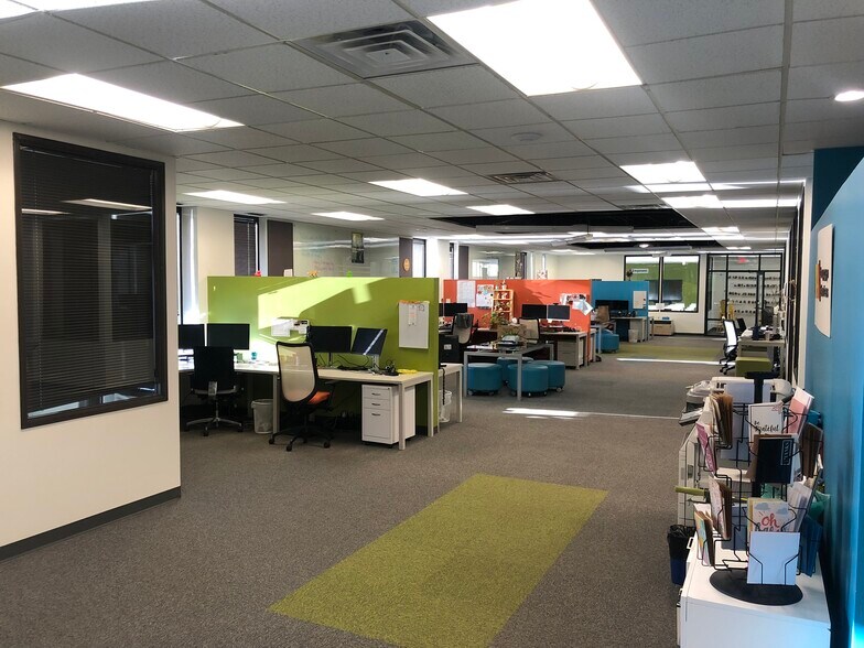 Primary Photo Of 8935 N Meridian St, Indianapolis Coworking Space