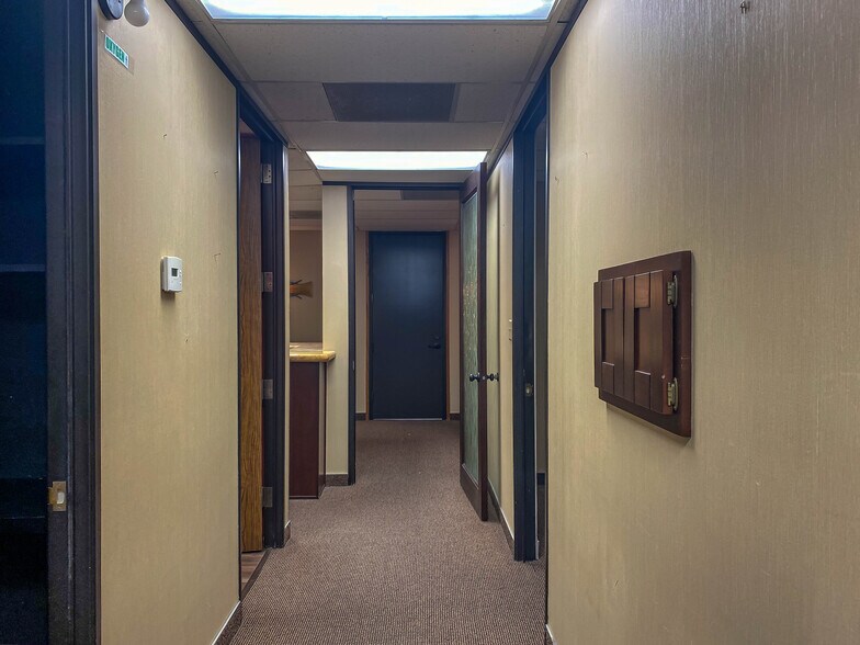 More Photos Of 29525 Canwood St, Agoura Hills Medical For Lease