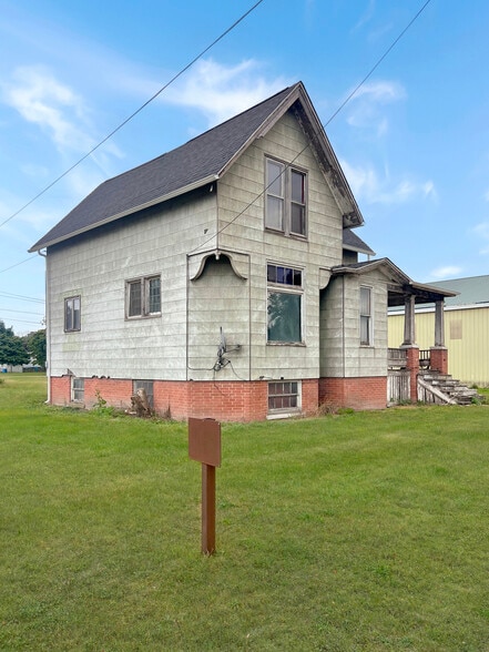 More Photos Of 812 N Beck St, Sebewaing Warehouse For Sale