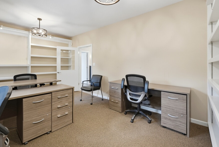 More Photos Of 9503 Brandywine Rd, Northfield Office For Lease