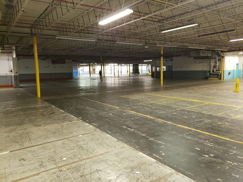 More Photos Of 5000 W Bloomingdale, Chicago Warehouse For Lease