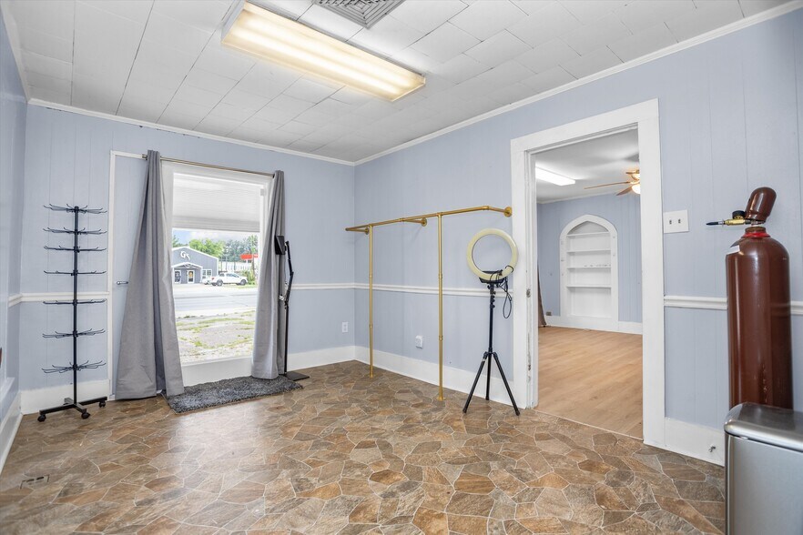 More Photos Of 1009 E Denman Ave, Lufkin General Retail For Sale