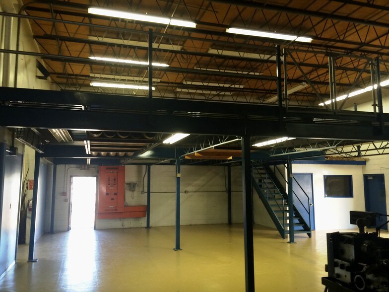 More Photos Of 5181 N 113th Ave, Clearwater Manufacturing For Sale