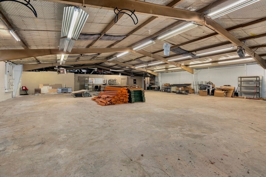 Primary Photo Of 722 W Craig Pl, San Antonio Manufacturing For Lease