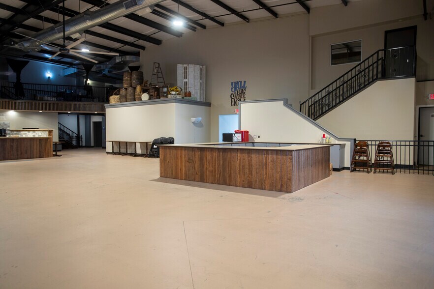 More Photos Of 25000 US 59 Rd, El Campo Flex For Sale