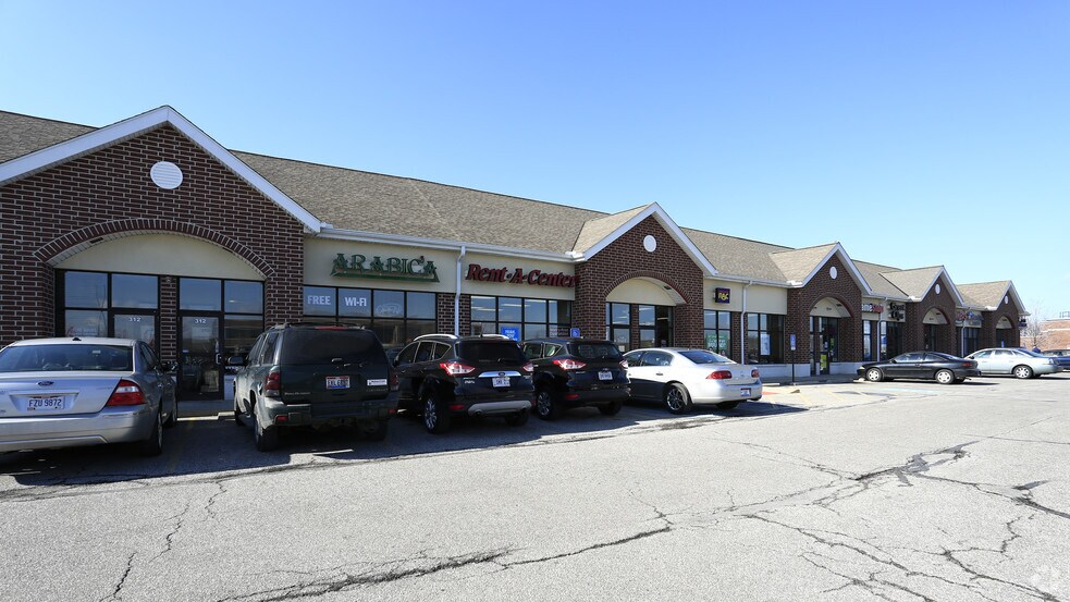 More Photos Of 300-366 Chestnut Commons Dr, Elyria General Retail For Lease
