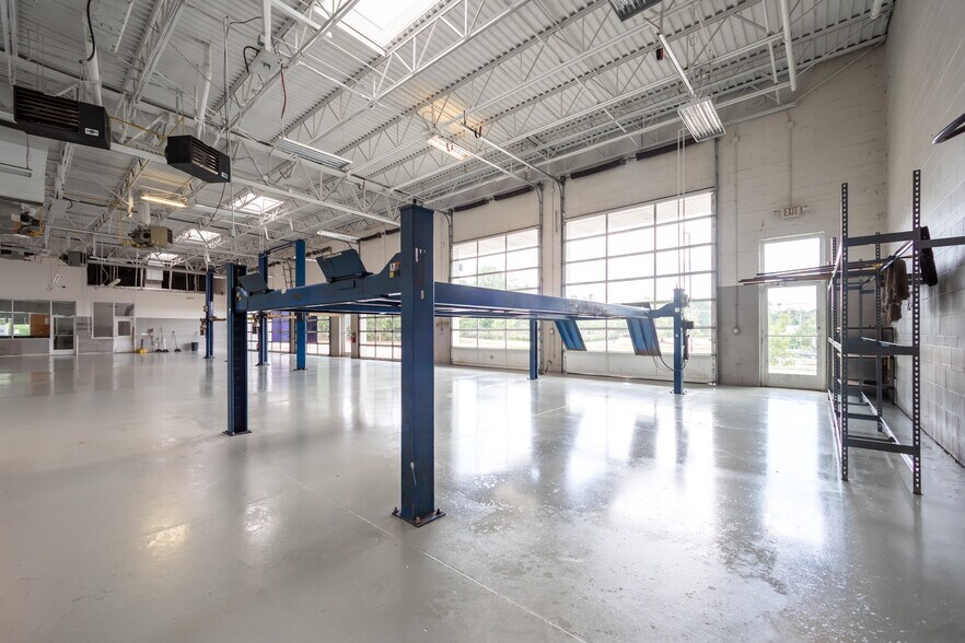 More Photos Of 1640 Piney Plains Rd, Cary Auto Repair For Sale