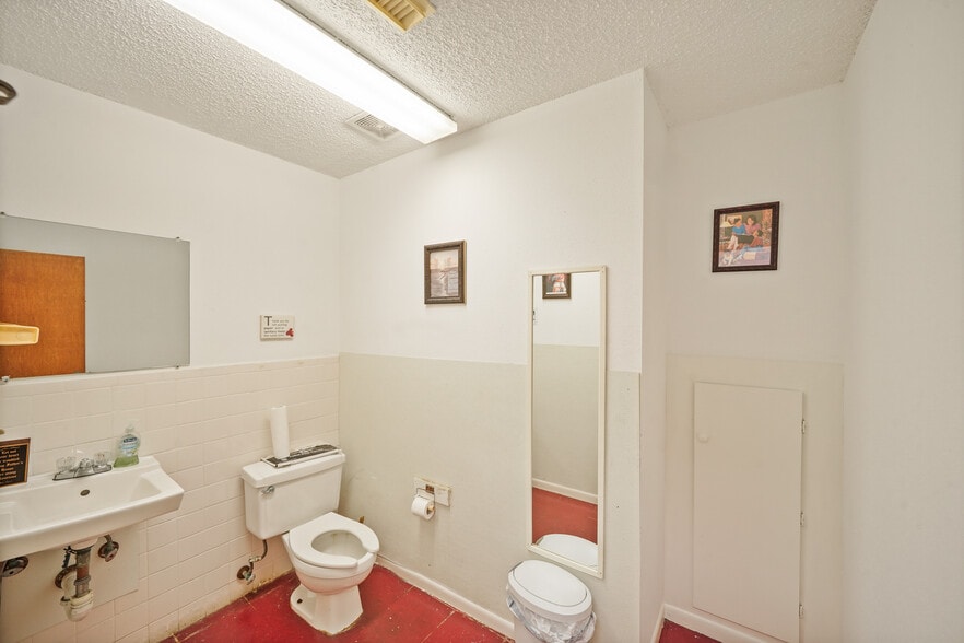 More Photos Of 3711 W Orem Dr, Houston Religious Facility For Sale