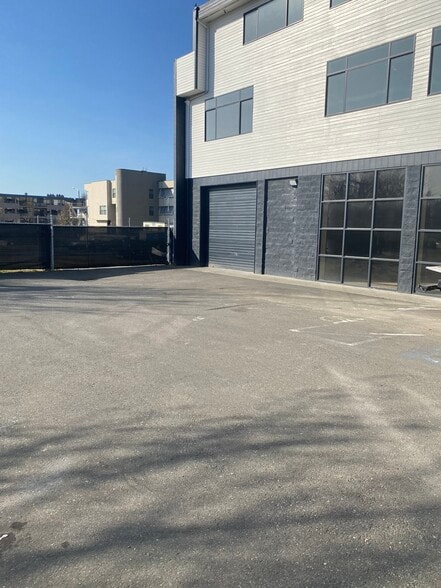 More Photos Of 22613 7th Ave S, Des Moines Freestanding For Lease