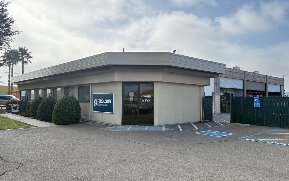 Primary Photo Of 2812 S Orange Ave, Fresno Warehouse For Sale