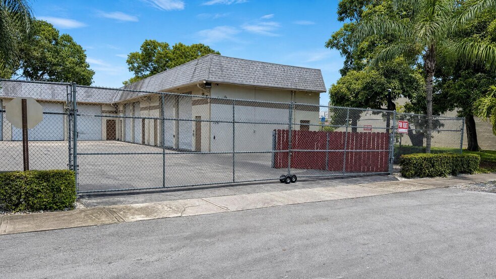 More Photos Of 125 SE 3rd St, Deerfield Beach Flex For Lease