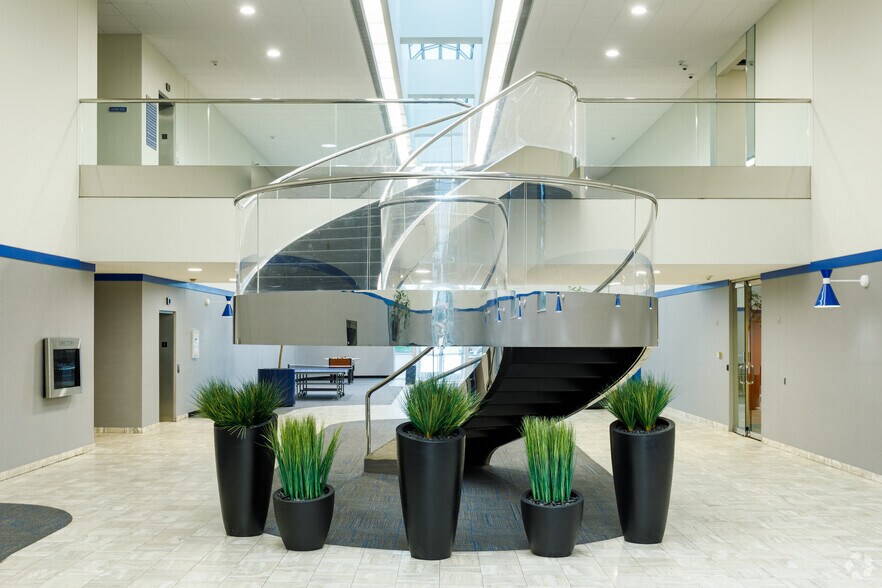 More Photos Of 23800 W 10 Mile Rd, Southfield Medical For Lease